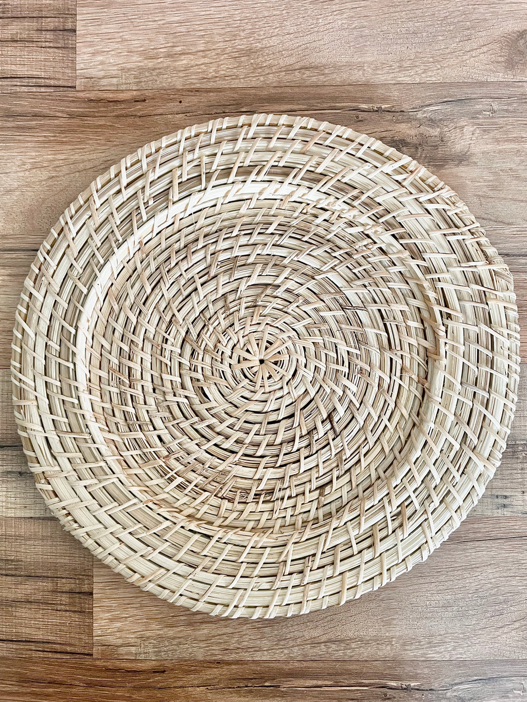round rattan charger plate rental